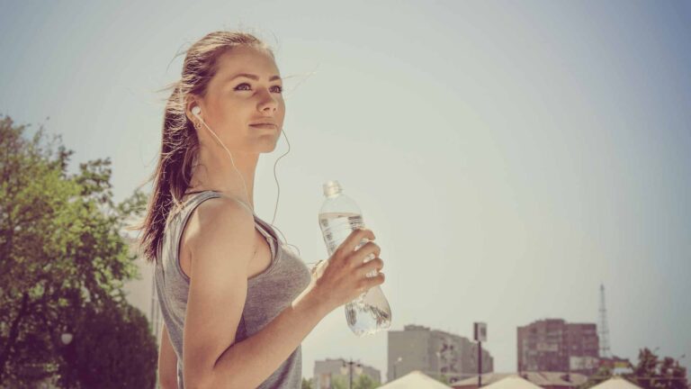 6 Gründe wieso du ausreichend Wasser trinken solltest