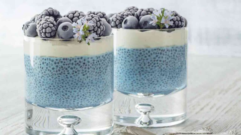 Rezept-Blauer Spirulina-Chia-Puddings mit Kokosjoghurt